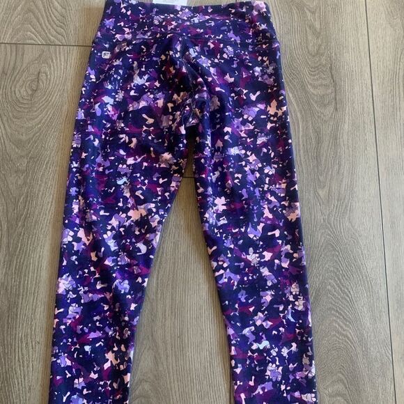 Fabletics Salar capri, moisture wicking compression fabric - Picture 2 of 6